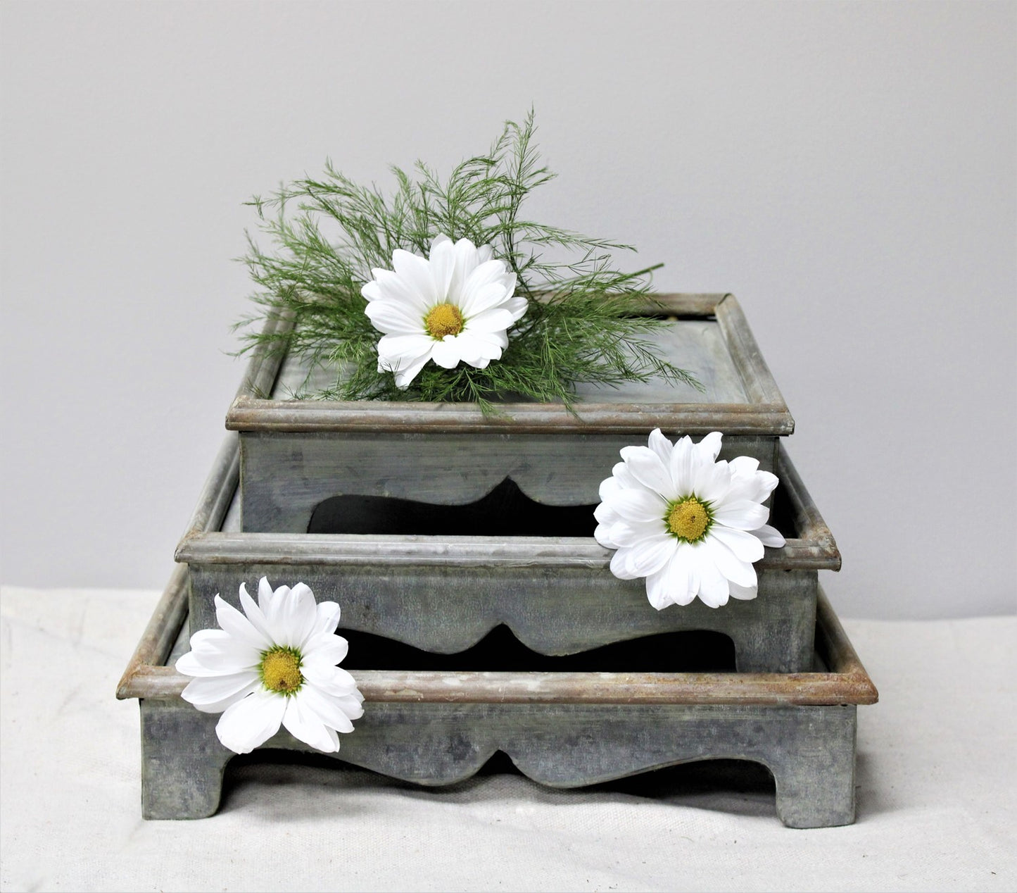 Galvanized Pedestal Trays