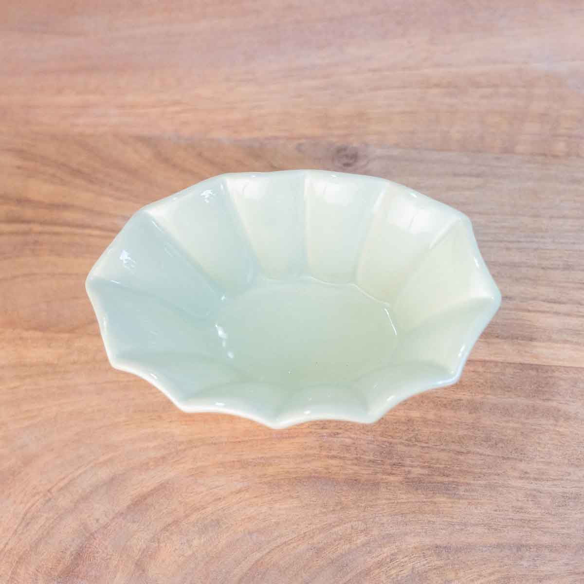 Scalloped Dish in Light Green